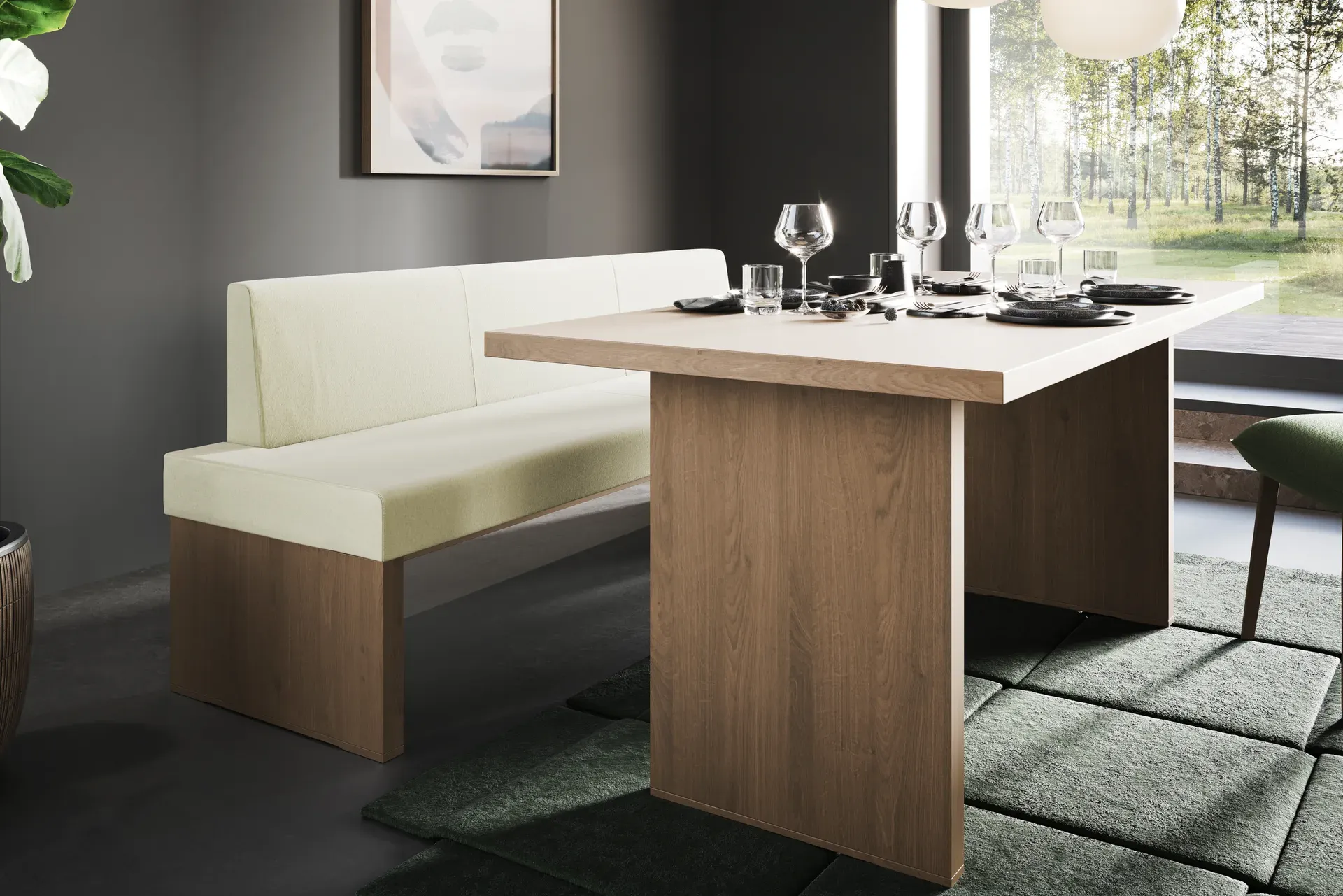 Essgruppe mit Massivholztisch und heller Polsterbank von Forcher