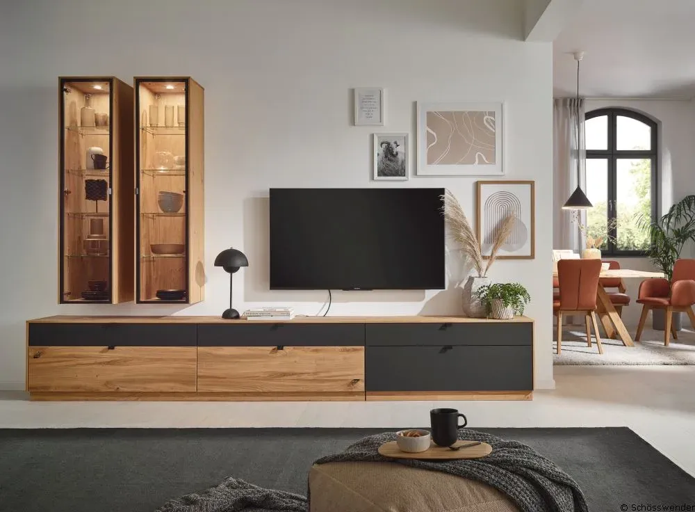 TV-Wohnwand aus Massivholz von Schösswender